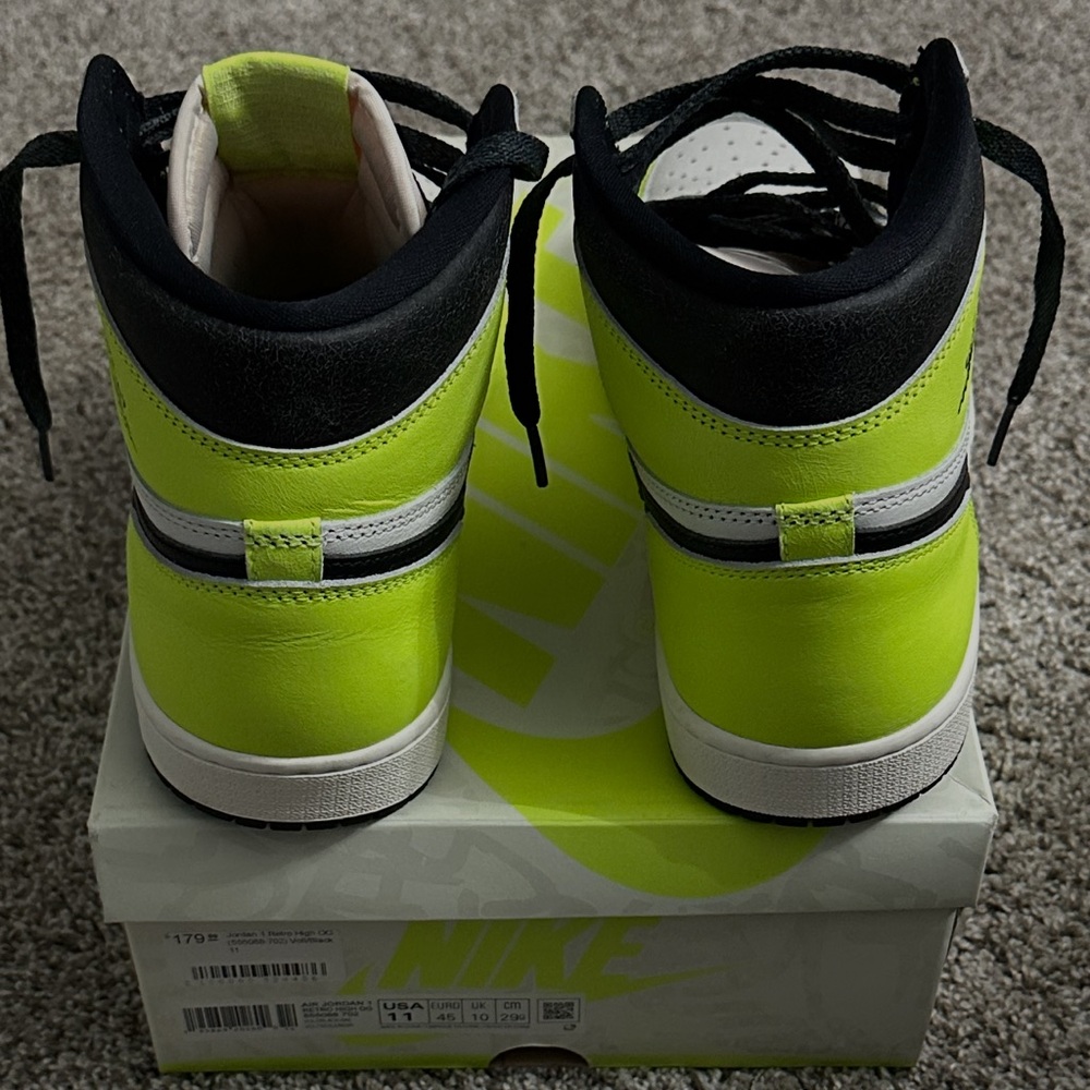 Nike Men's Black and Neon Yellow Sneakers